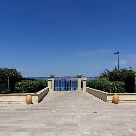 A 50 Mètres De La Plage, Sur La Corniche Vue Mer. Appartamento *