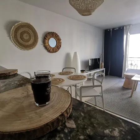 A 50 Metres De La Et 10 Minutes Du Vieux Port 70m2 Sur La Corniche Vue Apartment