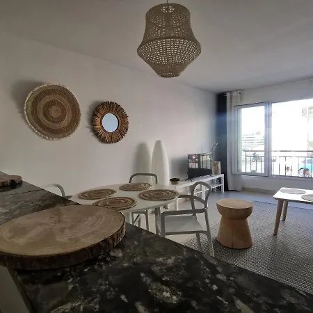 A 50 Metres De La Et 10 Minutes Du Vieux Port 70m2 Sur La Corniche Vue Apartment *