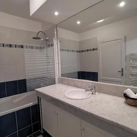 Apartment A 50 Metres De La Et 10 Minutes Du Vieux Port 70m2 Sur La Corniche Vue